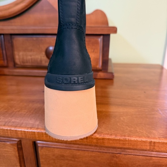 Sorel woman’s Hi-Line Black and Tan Heeled Lace-Up Boots  waterproof size 10 - Picture 5 of 12